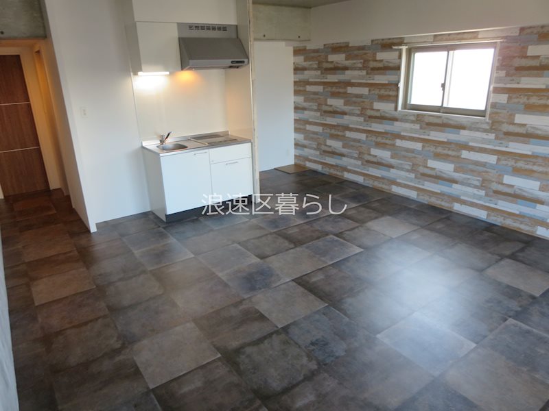 Wolf Pack Apartment リビング