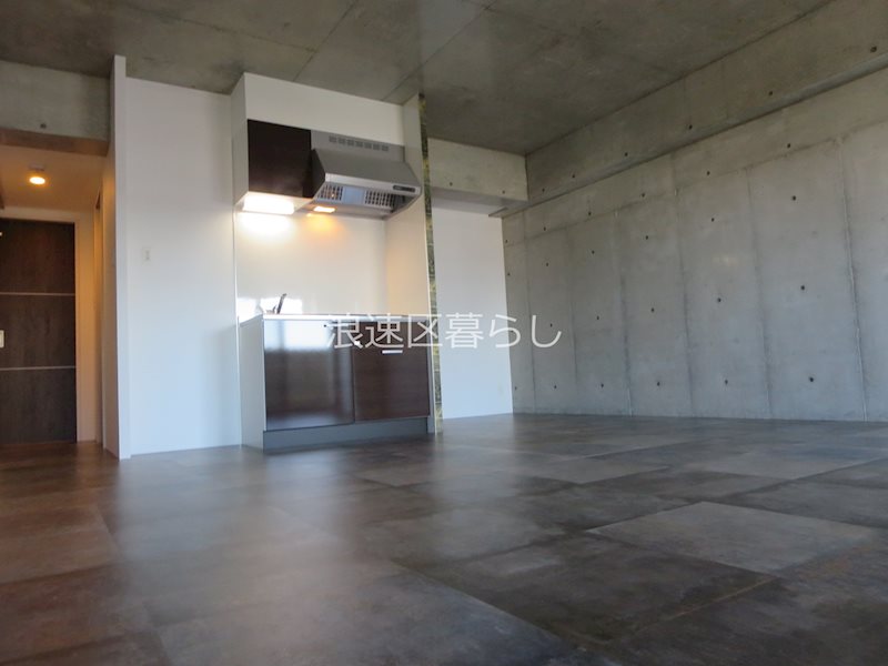 Wolf Pack Apartment リビング
