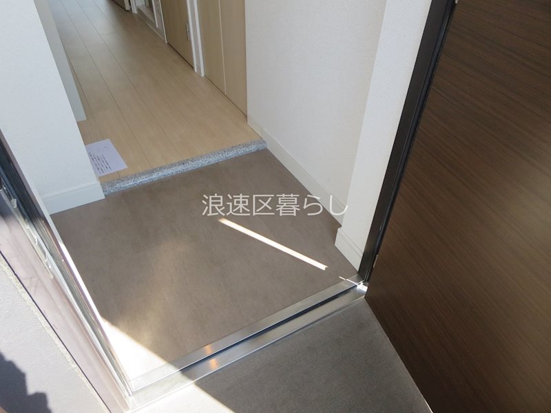 プレサンス難波元町 玄関