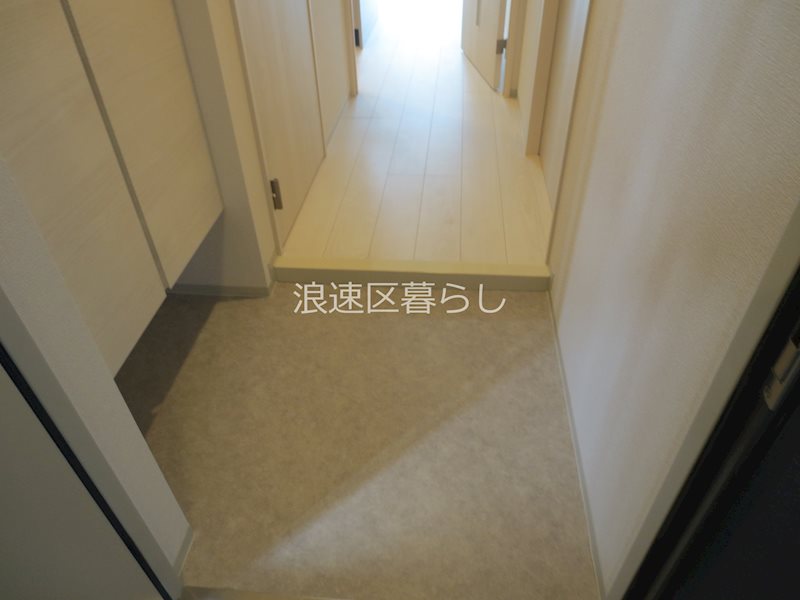 esteOeste難波元町 玄関