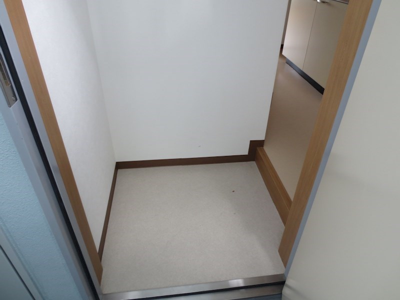 グランパシフィック塩草 玄関