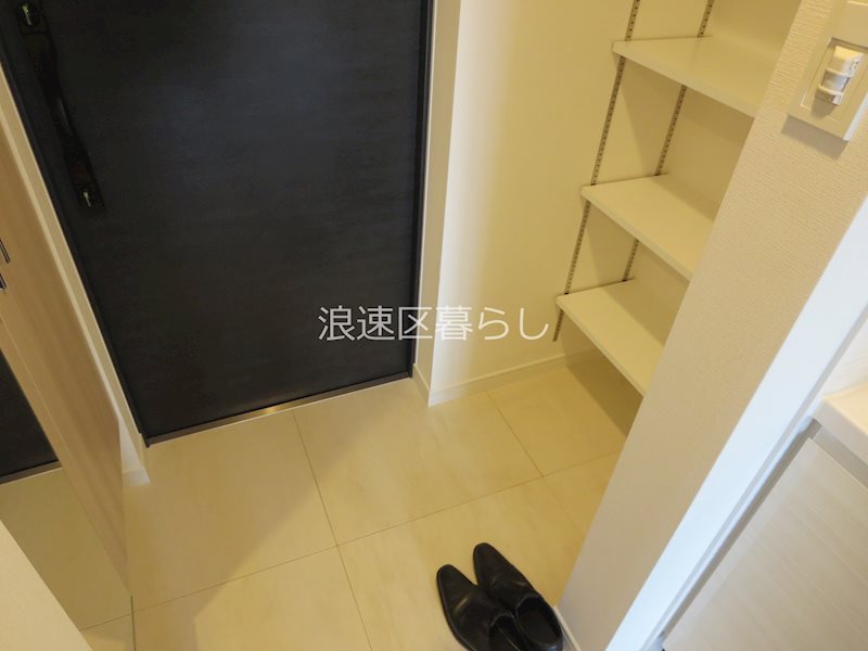 S-RESIDENCE難波大国町Tres 玄関