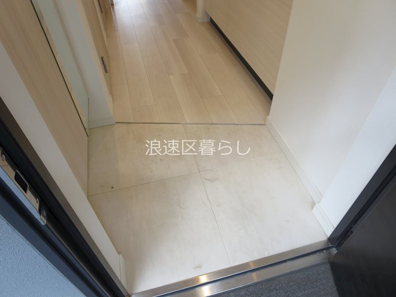 S-RESIDENCE難波大国町Tres 玄関