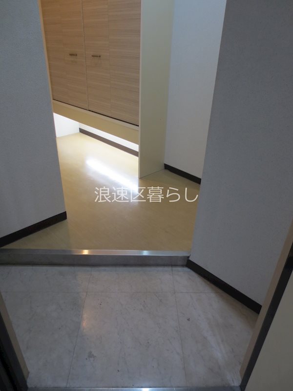 アン・ペルシュ 玄関