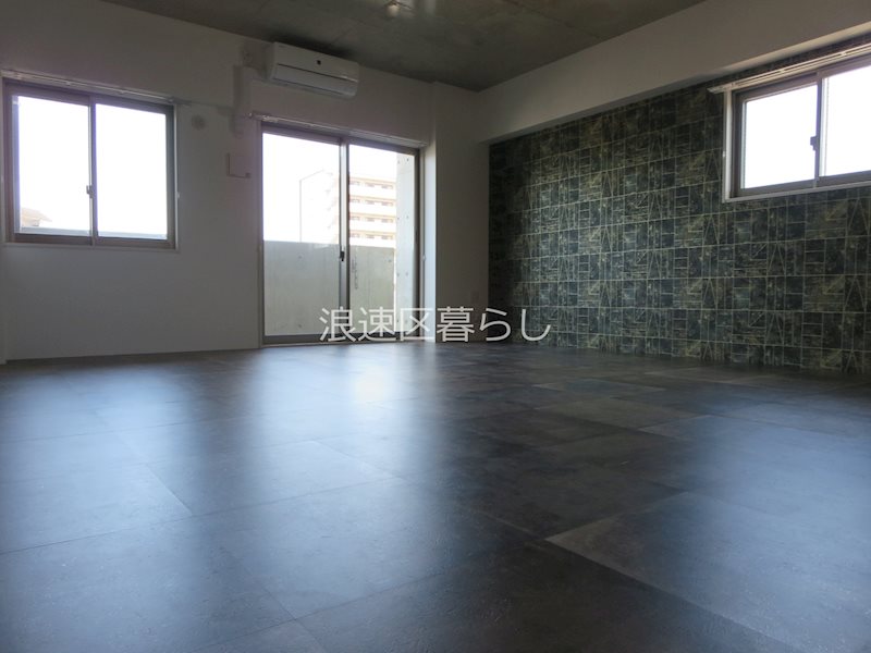 Wolf Pack Apartment その他