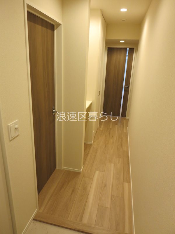 メゾンベール難波 玄関