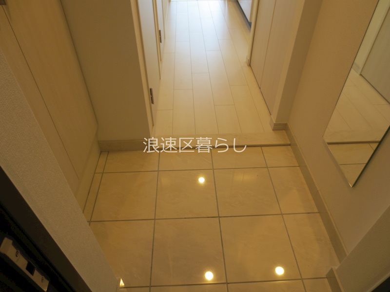 アドバンス難波南ワイズ 玄関