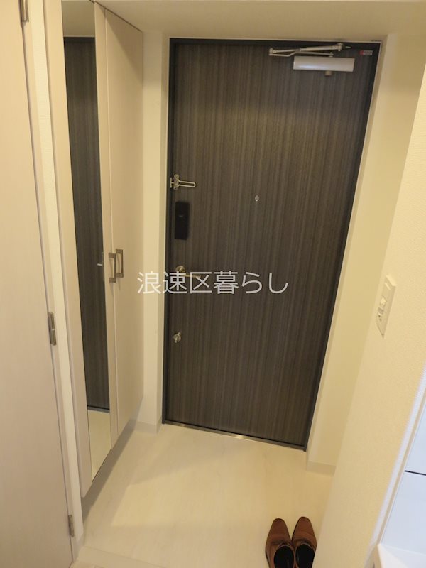 エスリード難波VALORE 玄関