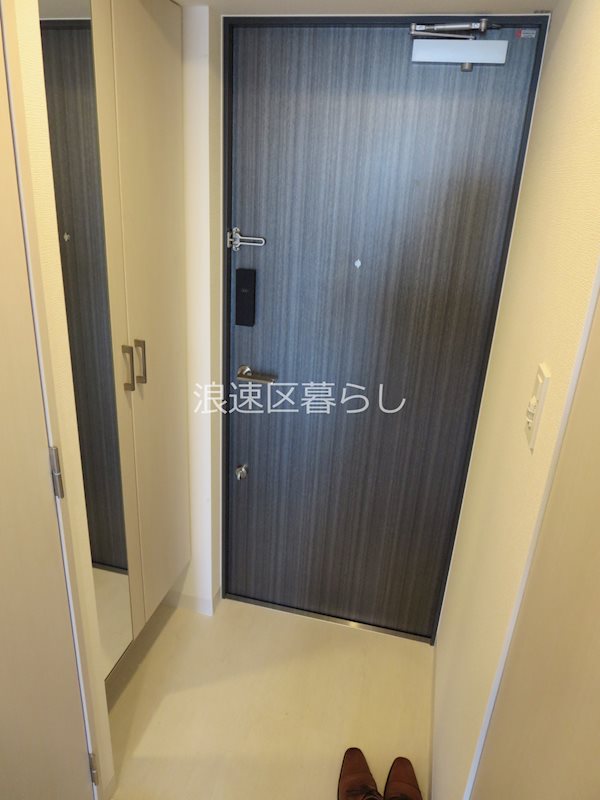 エスリード難波VALORE 玄関