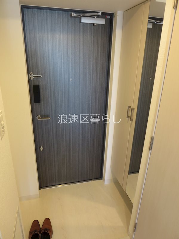 エスリード難波VALORE 玄関