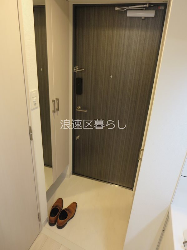 エスリード難波VALORE 玄関