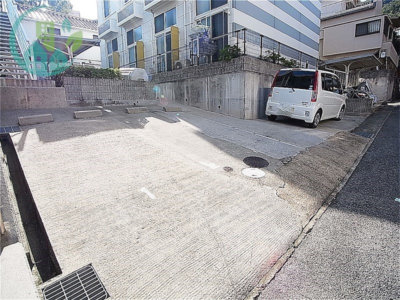 レオパレスマヤコート 駐車場