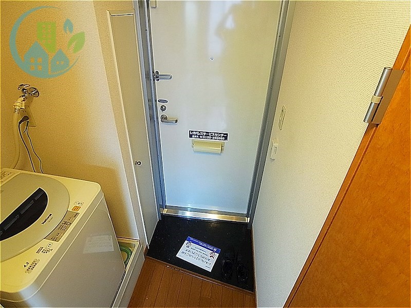 レオパレスみかけ 玄関