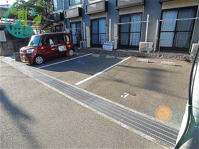 レオパレスアクアブルー青谷 駐車場
