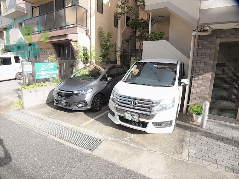 スペラーレ御影 駐車場