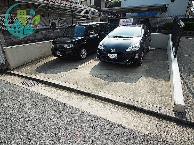 レジデンス赤坂 駐車場