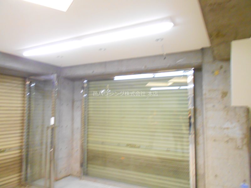 村上店舗・事務所 リビング