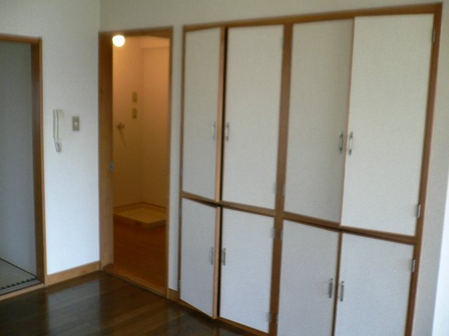 池善ビル リビング