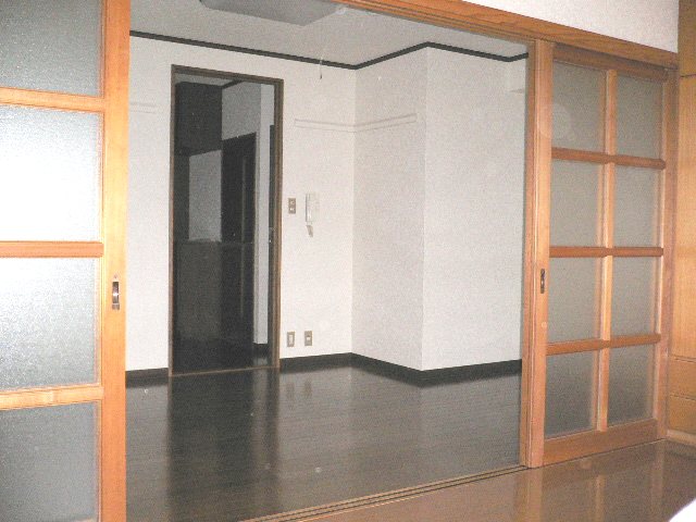 アビタシオン１１１ビル リビング