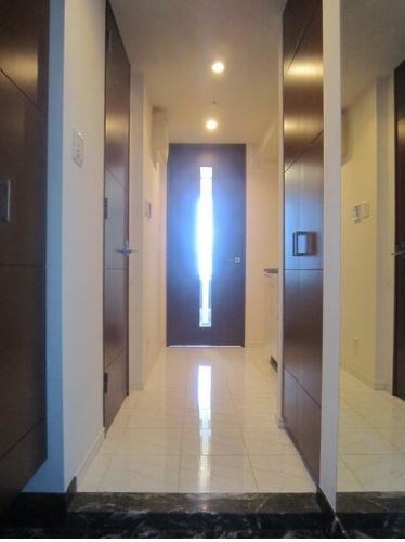 ファーストリアルタワー新宿 玄関