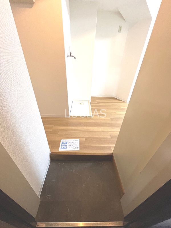 日神パレステージ石川町 玄関