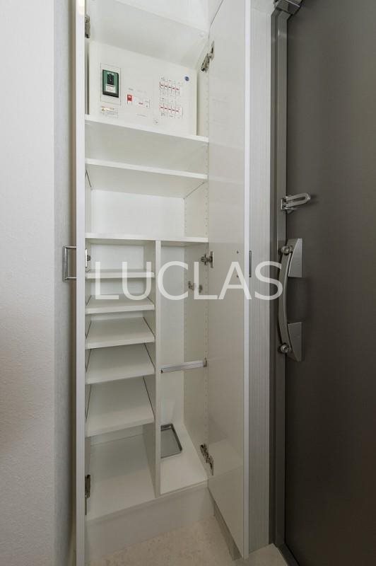 レジディア新宿イーストⅢ 玄関