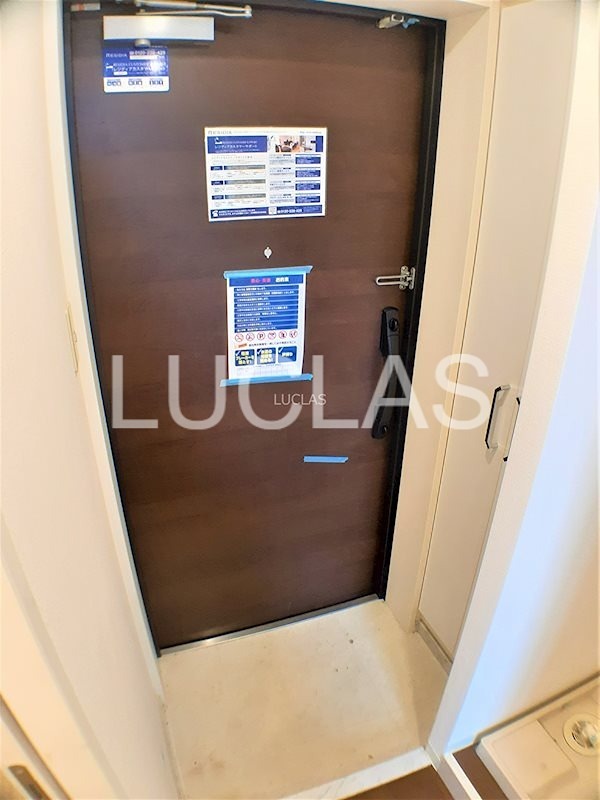 レジディア市谷薬王寺 玄関