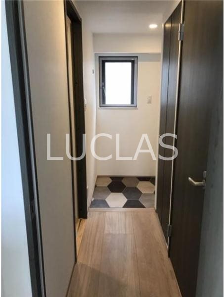 B CITY APARTMENT　SHINJUKU　NW 玄関