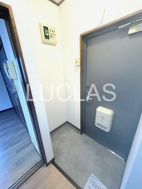 メゾンボヌール 玄関