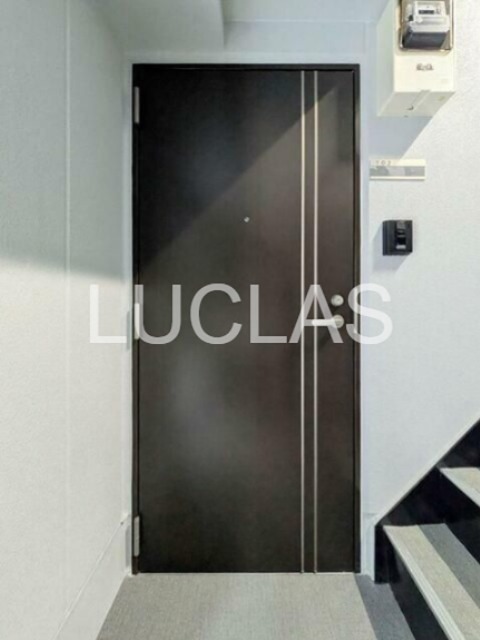 リバース笹塚 玄関