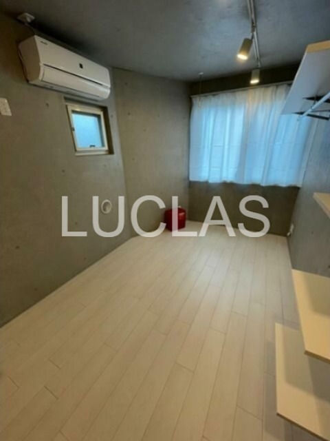 シカダナカノ ベッドルーム