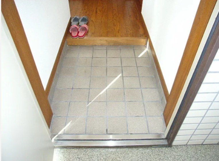 ヒルトップ・マンション 玄関