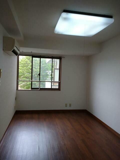 ヒルトップ・マンション リビング