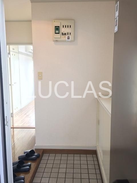 アークトミーズ 玄関