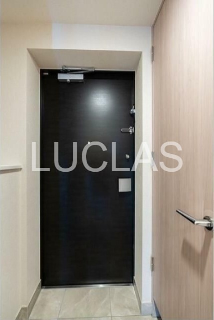 コンフォリア・リヴ東中野 玄関