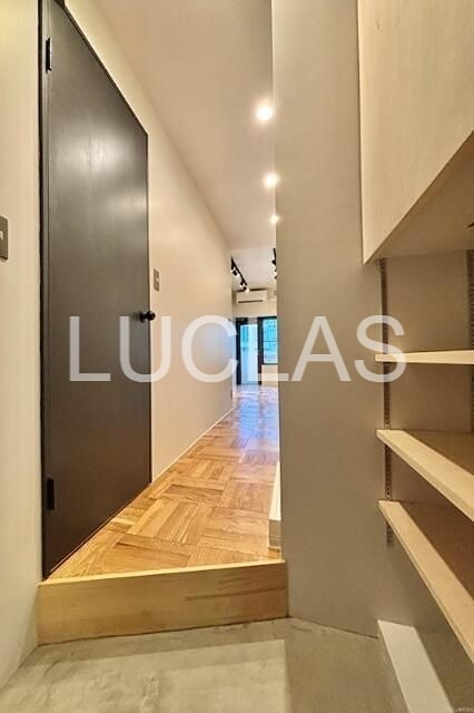 日興パレス三番町 玄関