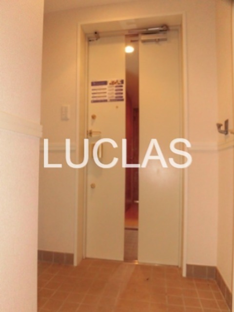 レジディア新宿御苑 玄関