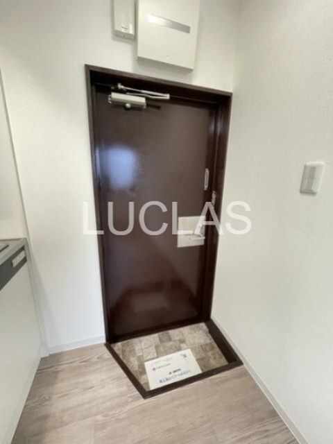 ウエストインパート１３ 玄関