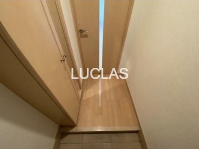 レアシス西日暮里 玄関