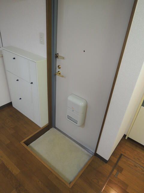 シャルレ早稲田 玄関