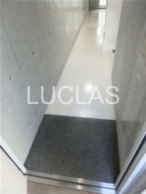 メゾンティーグル 玄関