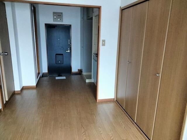 リズ松が丘 玄関