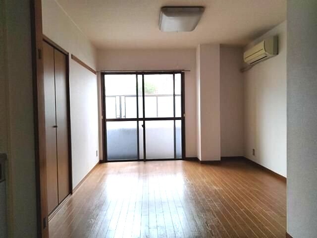 リズ松が丘 リビング