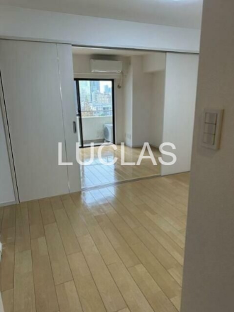 コアロード西新宿 玄関