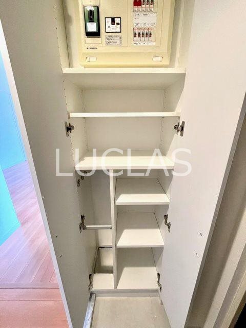 レジディア四谷三丁目 玄関