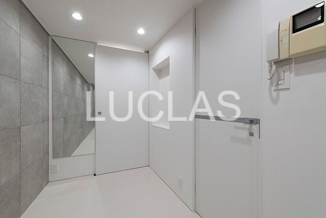 レジディア新宿イースト 玄関