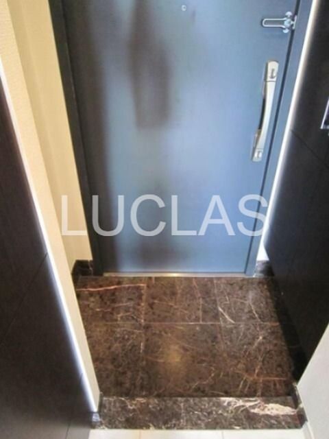 ファーストリアルタワー新宿  玄関