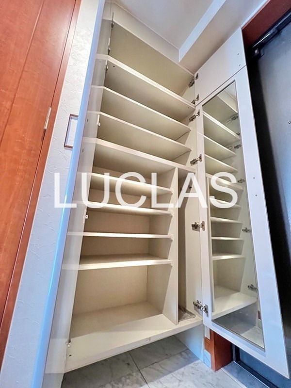 パレステュディオ代々木上原 玄関