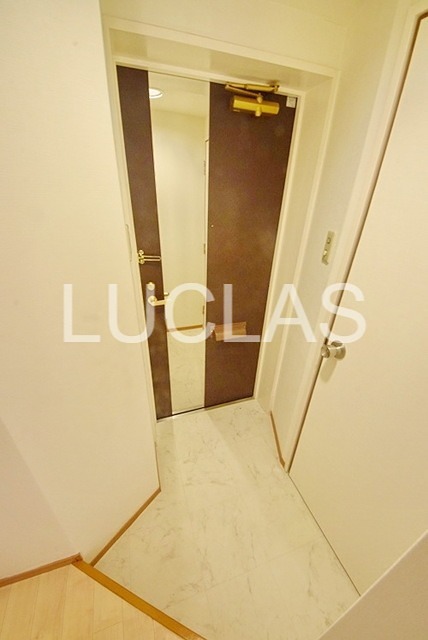 日神パレステージ代田橋 玄関