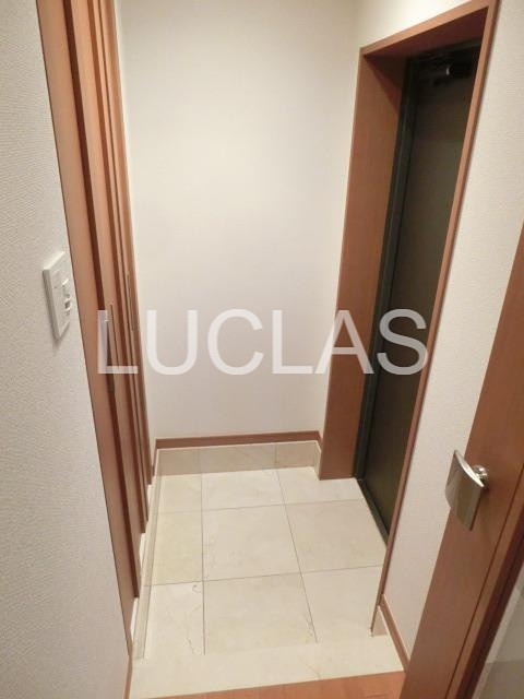 日神デュオステージ新宿若松町 玄関